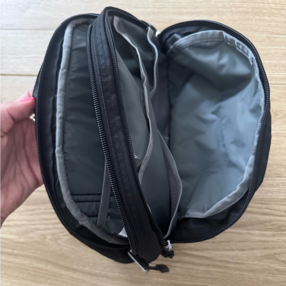 NorthFace Fanny Pack - Picture 2 of 3